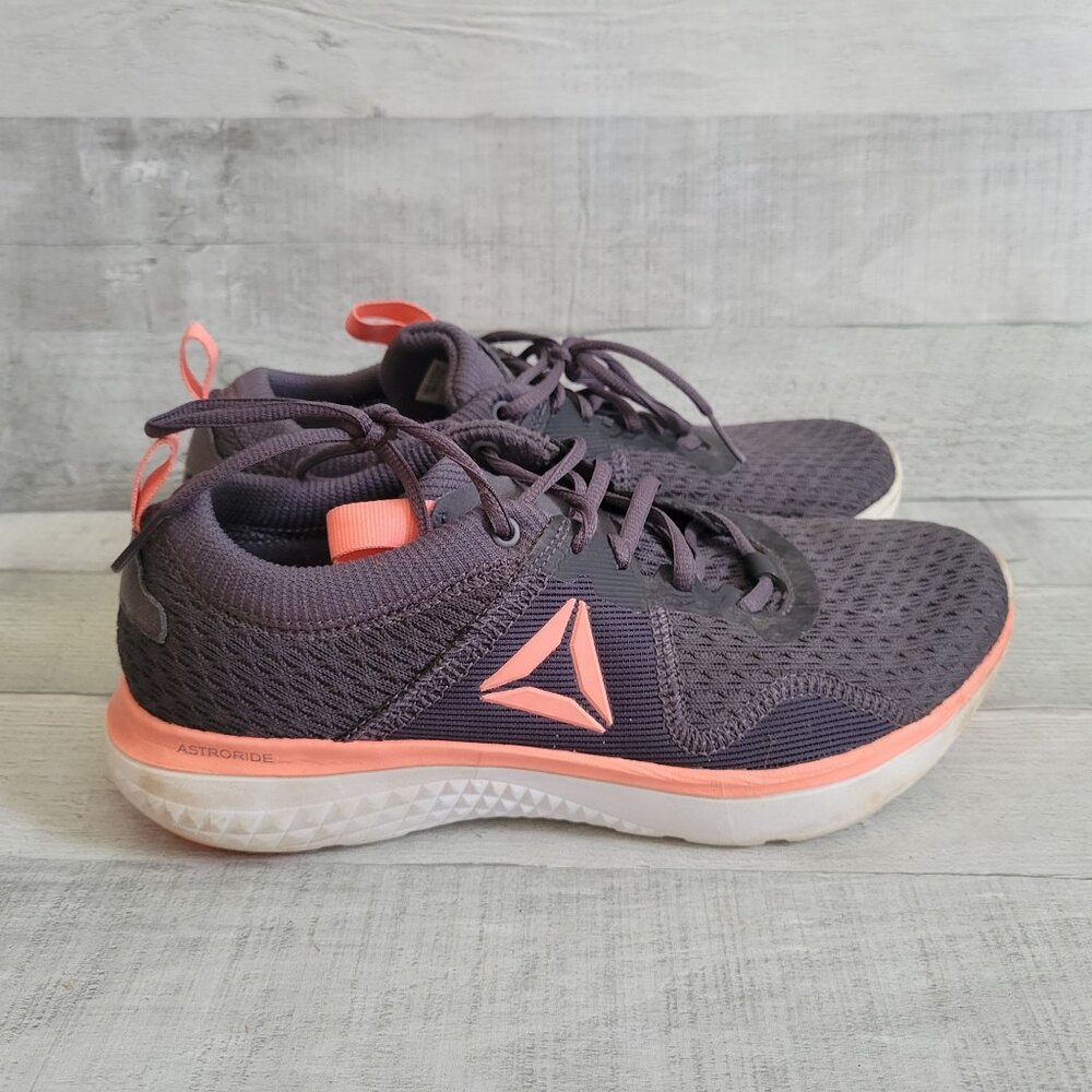 Reebok Womens Astroride Running Shoes Size 9.5 Gray & Coral Lightweight Breathab